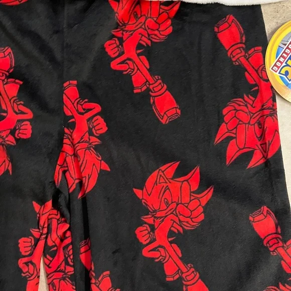 Sonic Boys Pajamas and winter hat/glove set - Picture 4 of 7